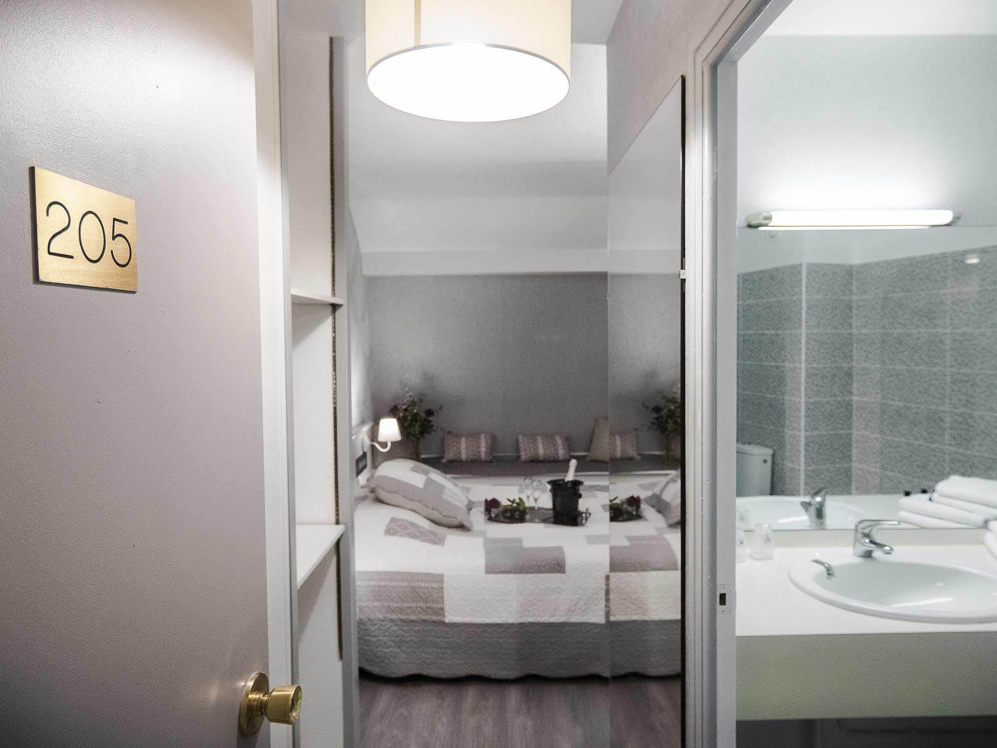 Hotel Le Chantereigne Les Noes-pres-Troyes Екстер'єр фото