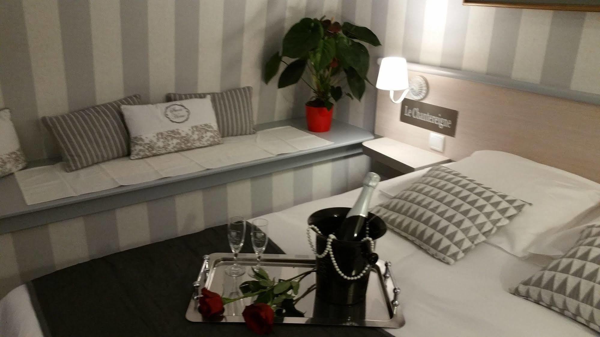 Hotel Le Chantereigne Les Noes-pres-Troyes Екстер'єр фото